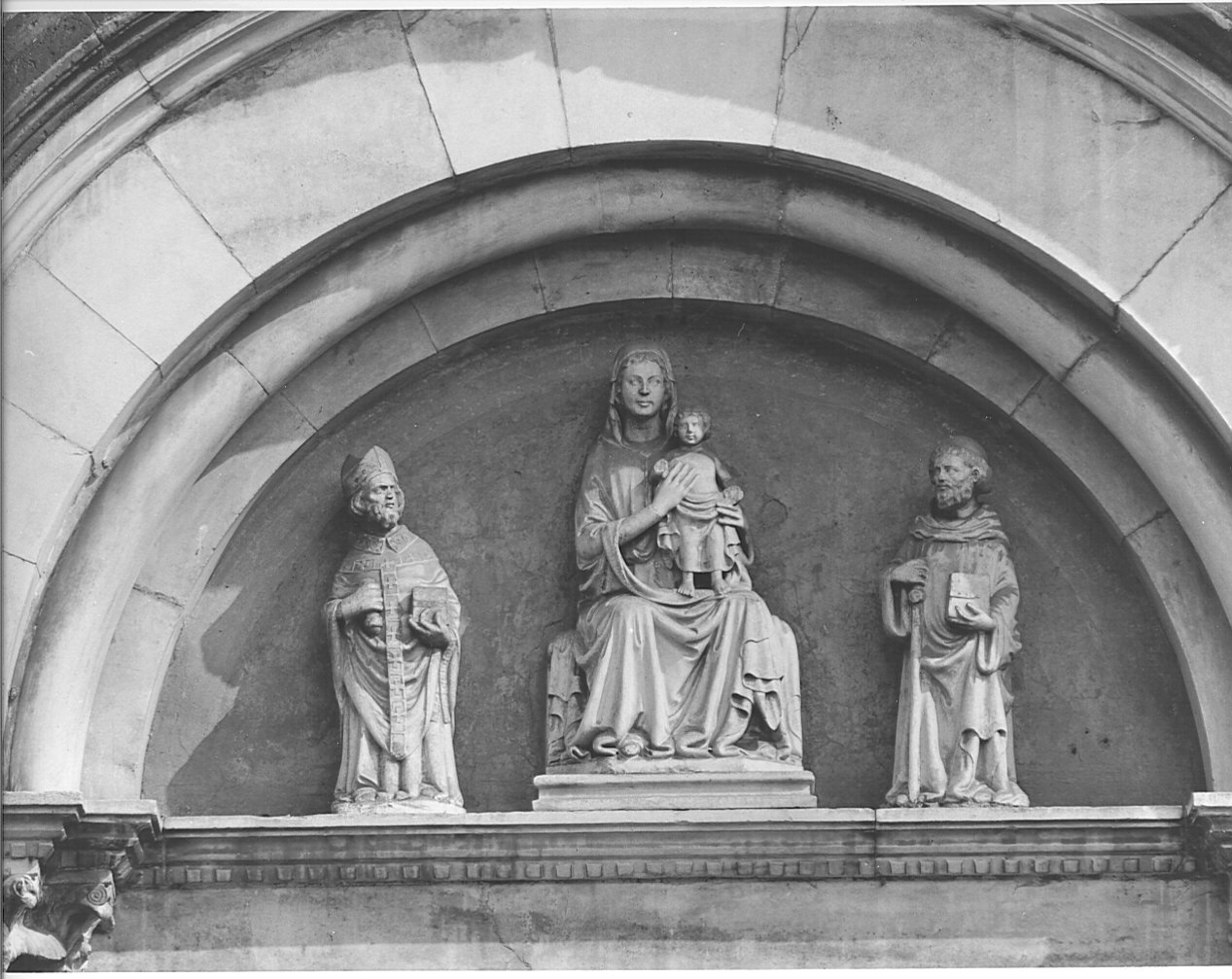 Sant'Ambrogio (statua, elemento d'insieme) - bottega campionese (sec. XIV)