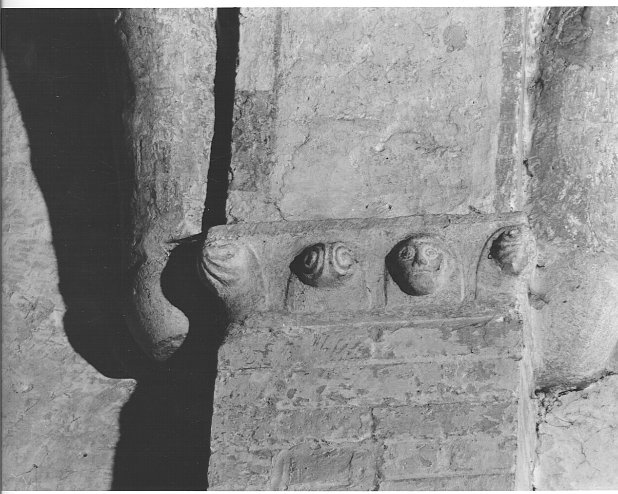 cornice, opera isolata - bottega lombarda (sec. XIV)