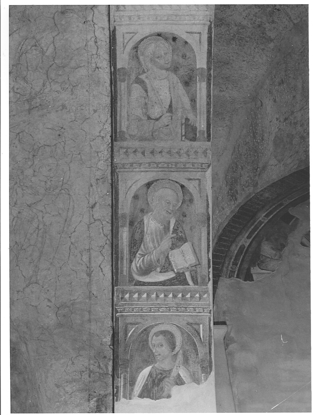 apostolo (dipinto murale, elemento d'insieme) - ambito lombardo (sec. XV)