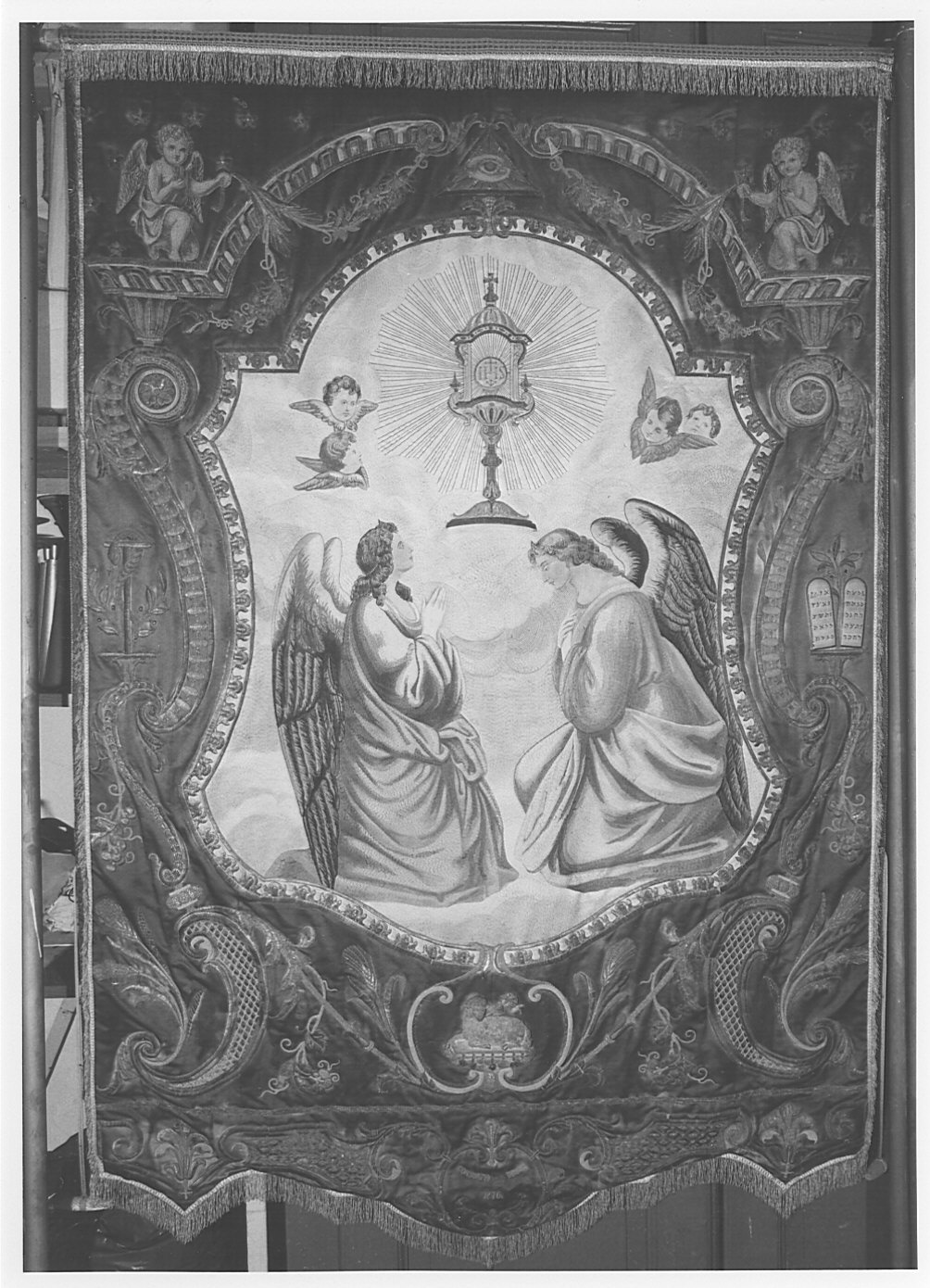 adorazione dell'Eucaristia/ compianto sul Cristo morto (stendardo processionale) - manifattura lombarda (sec. XIX)