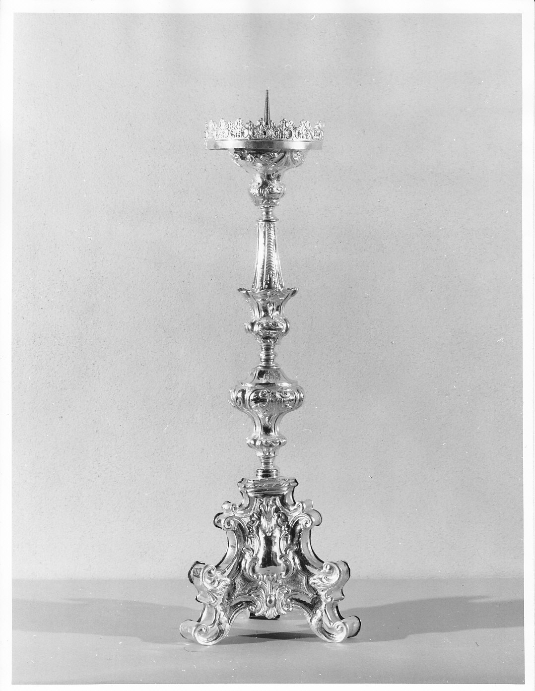 candeliere d'altare, serie - bottega lombarda (sec. XVIII)