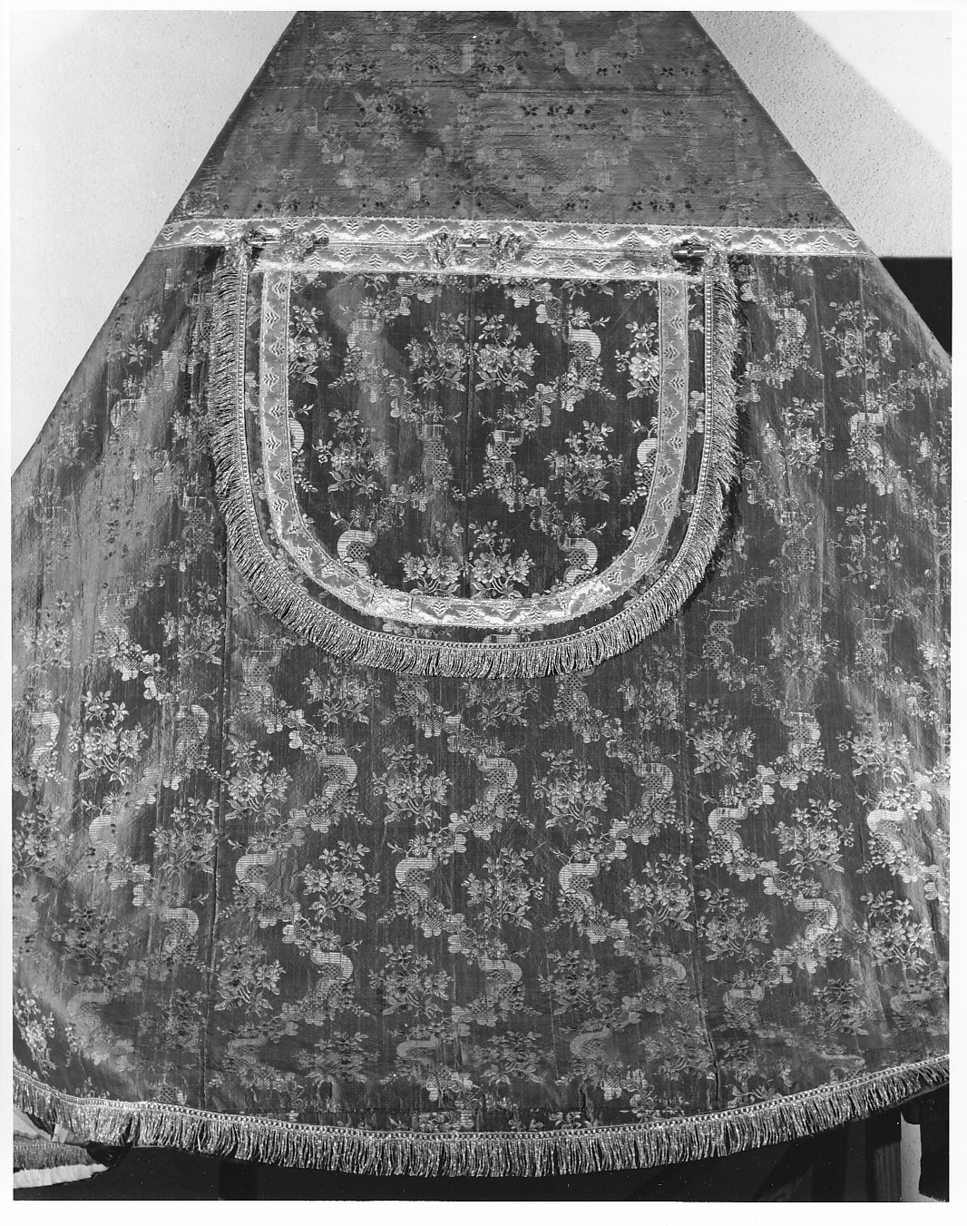 piviale, opera isolata - manifattura lombarda (sec. XVIII)