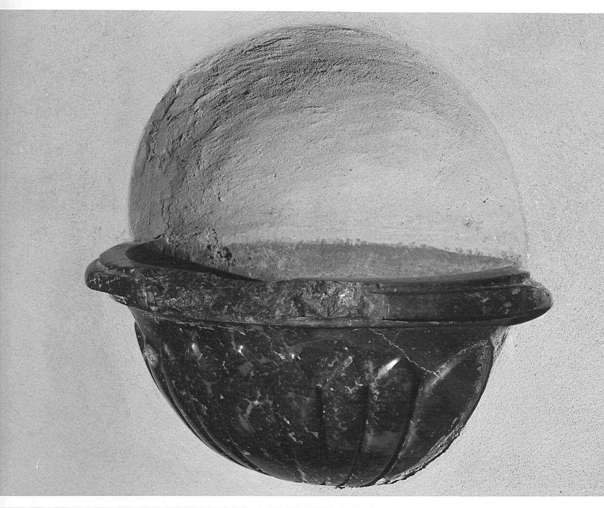 acquasantiera - da parete, opera isolata - bottega lombarda (fine/inizio secc. XVII/ XVIII)