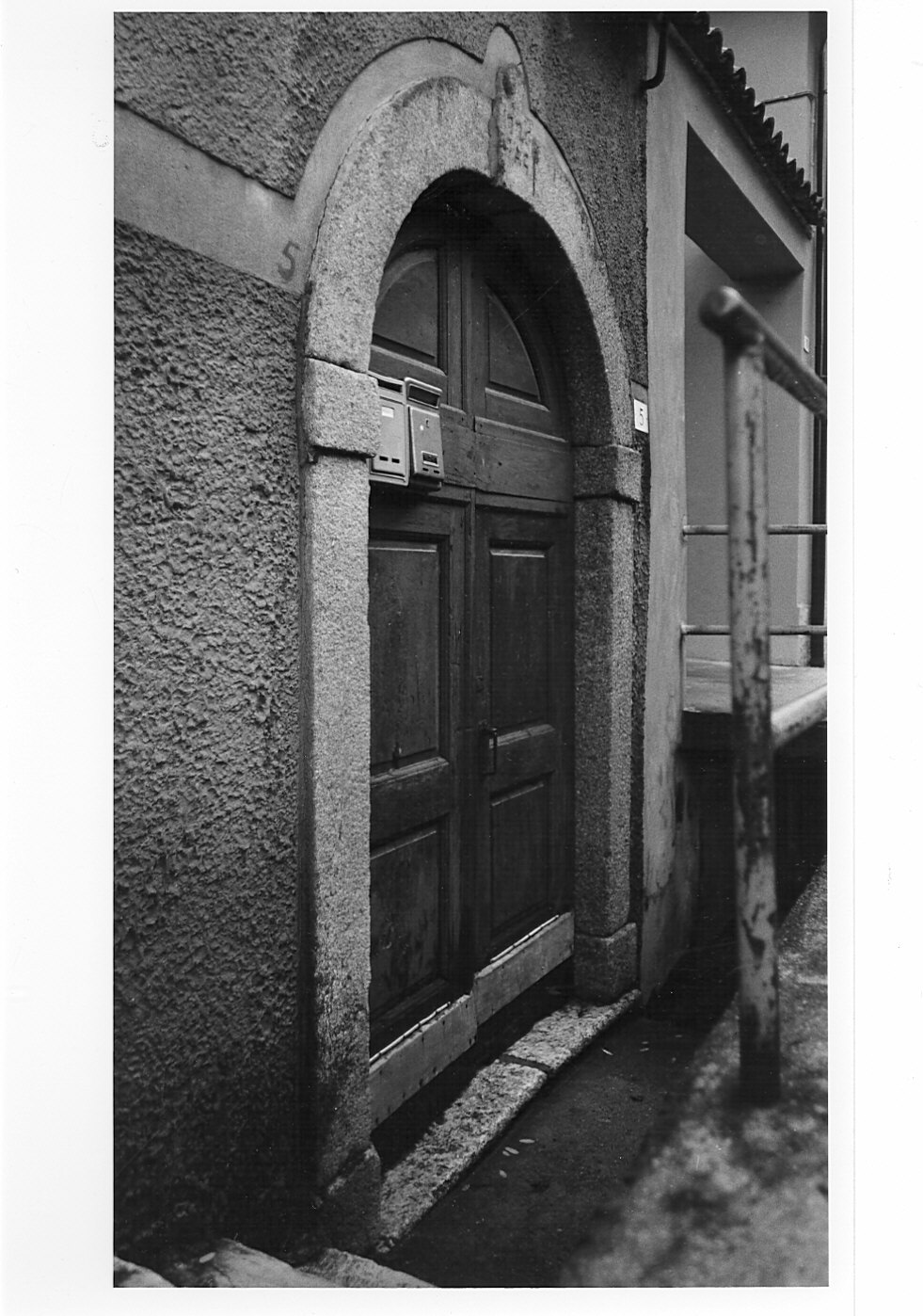 portale - ad arco, opera isolata - bottega lombarda (sec. XVIII)