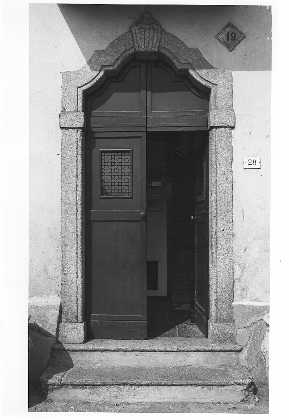 portale, opera isolata - bottega lombarda (sec. XVIII)