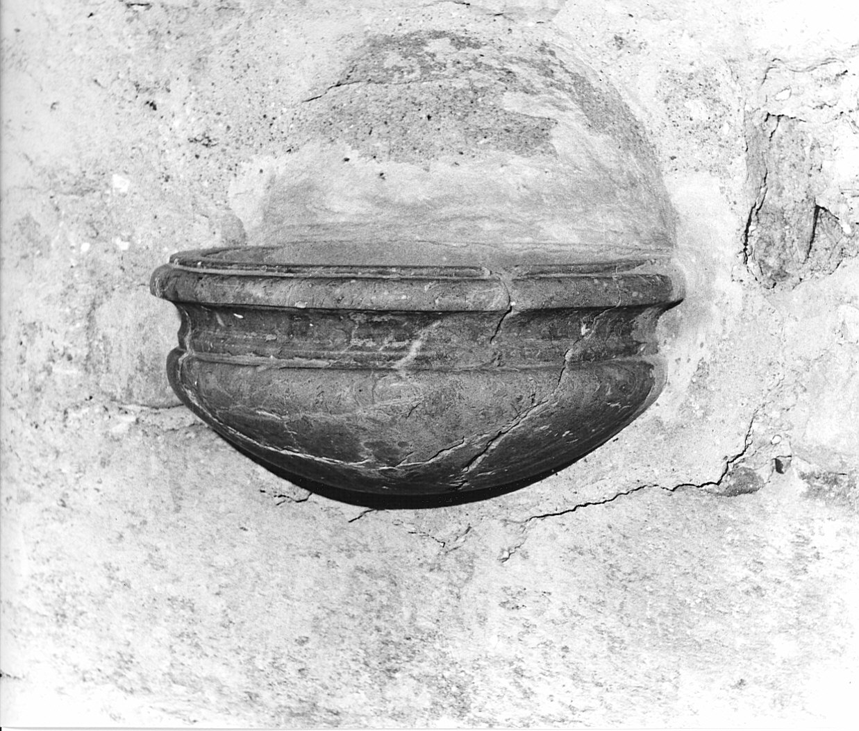 acquasantiera - da parete, opera isolata - bottega lombarda (prima metà sec. XVIII)