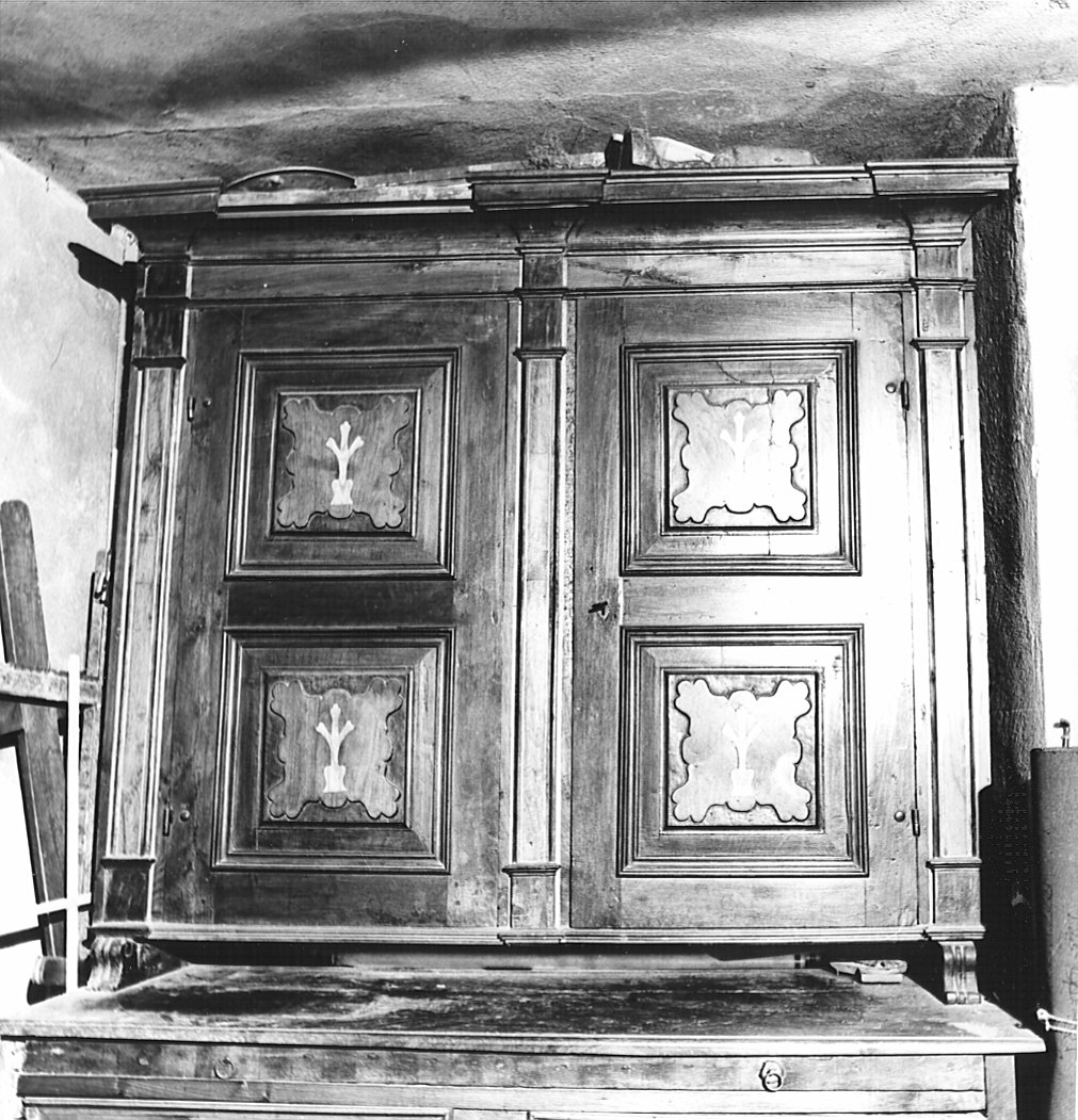 alzata di mobile da sacrestia - bottega comasca (prima metà sec. XVIII)