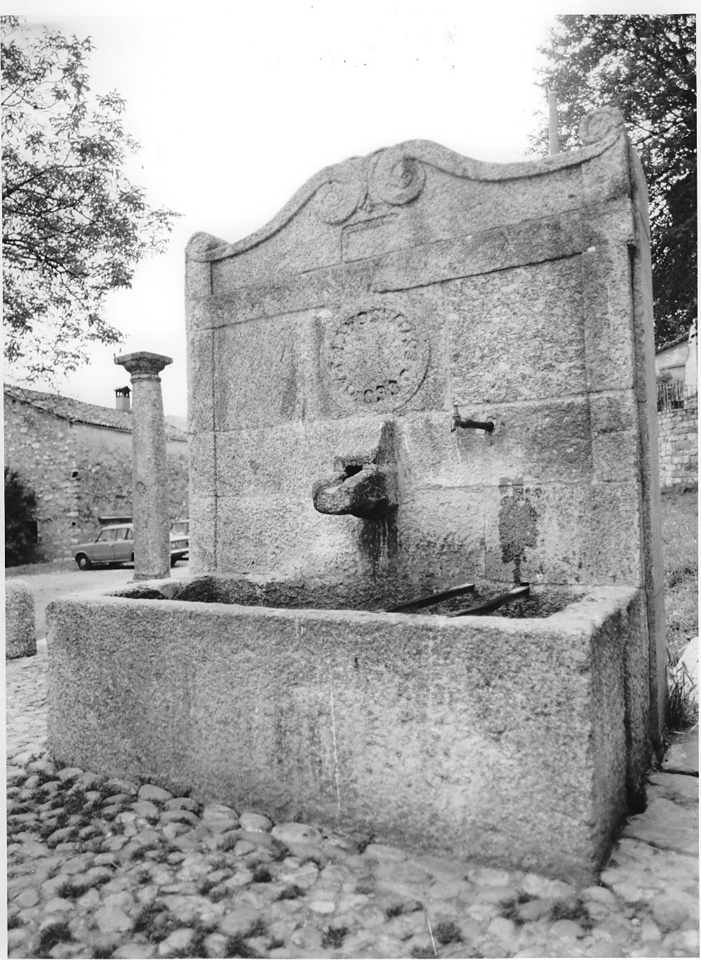 fontana, opera isolata - bottega italiana (sec. XIX)