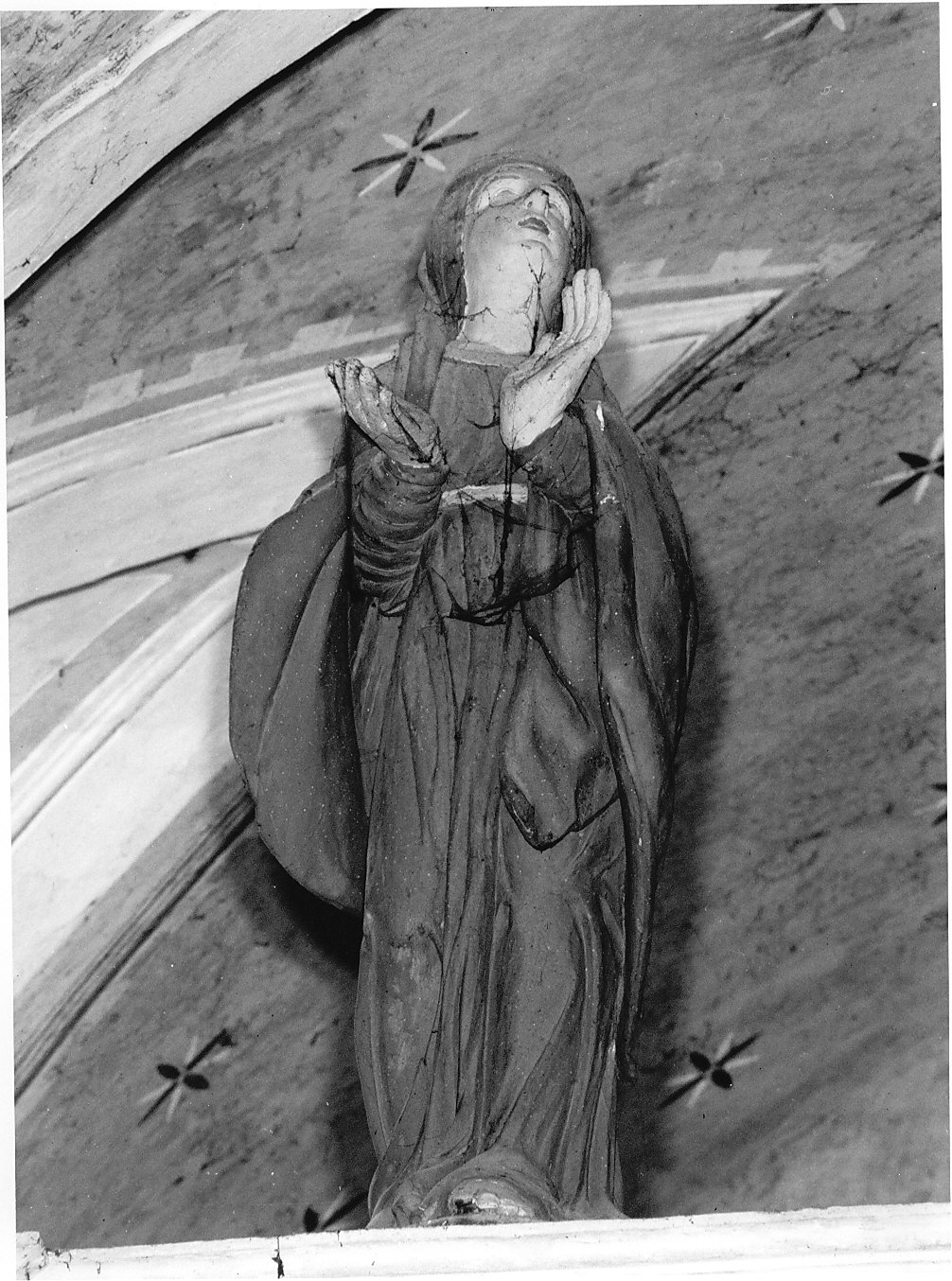 Madonna (statua, elemento d'insieme) - bottega italiana (metà sec. XVII)