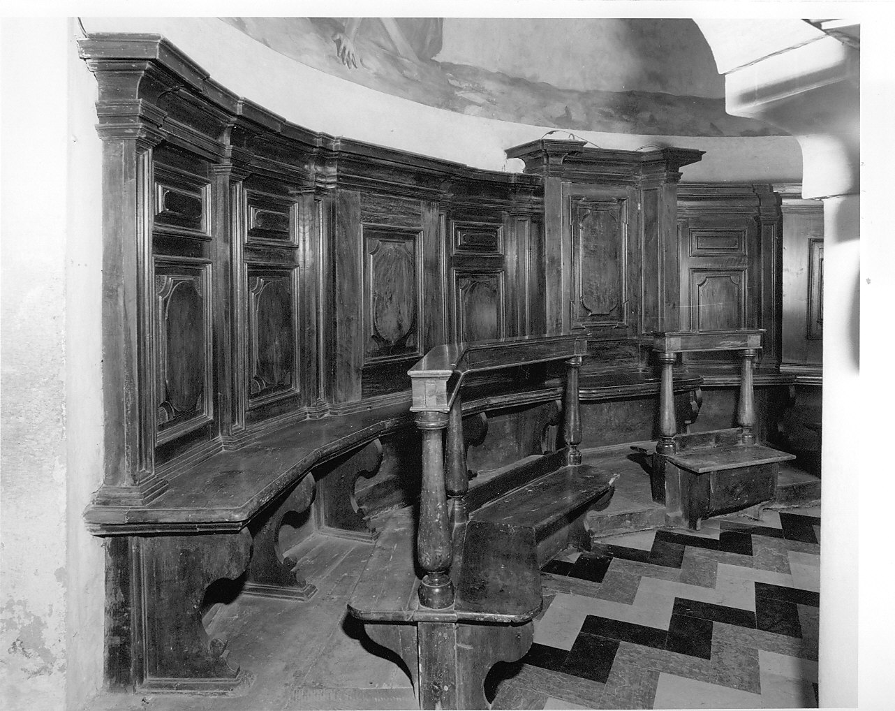 stalli del coro, serie - bottega italiana (fine/inizio secc. XVII/ XVIII)
