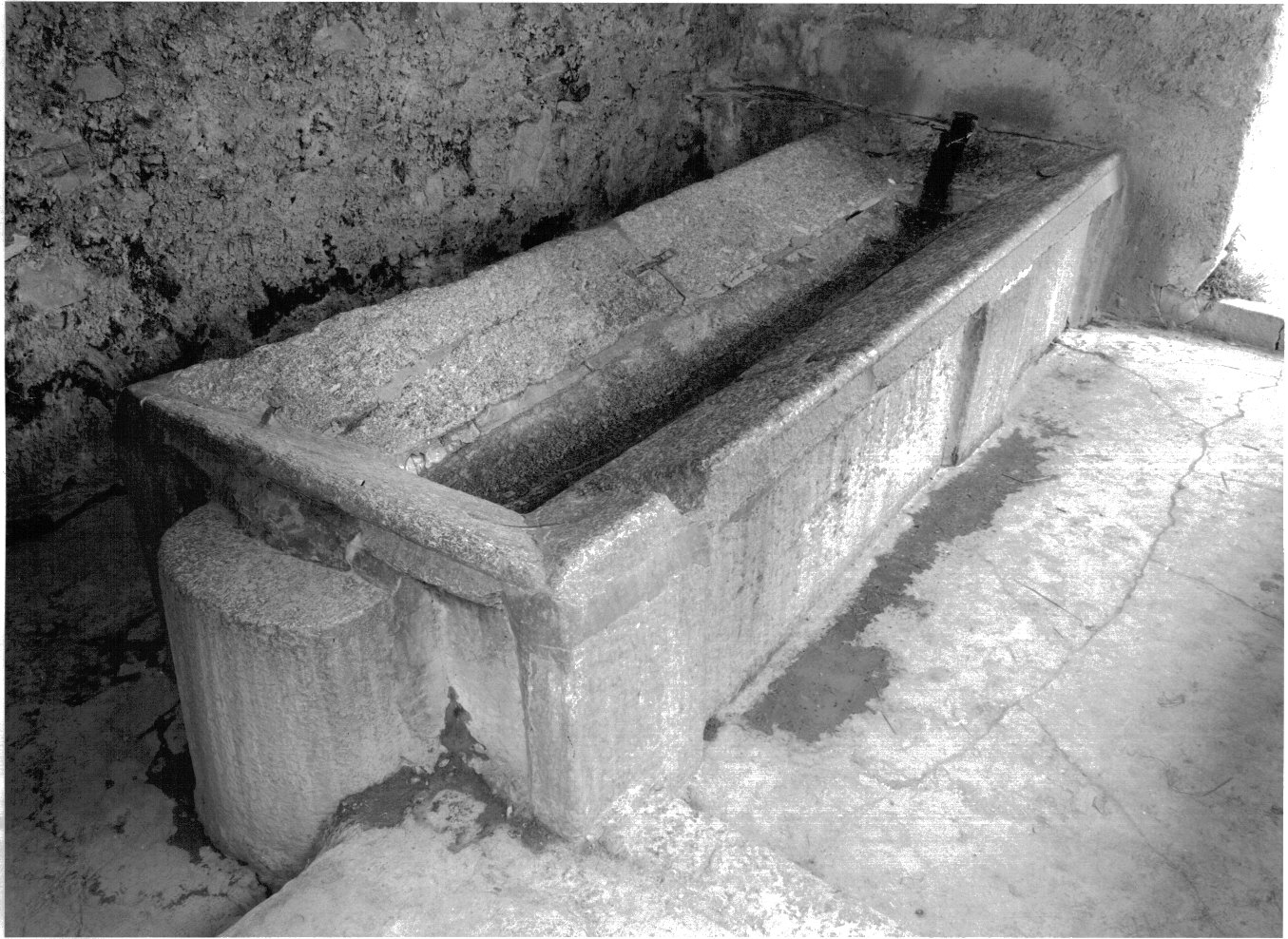 lavatoio, opera isolata - bottega lombarda (prima metà sec. XX)