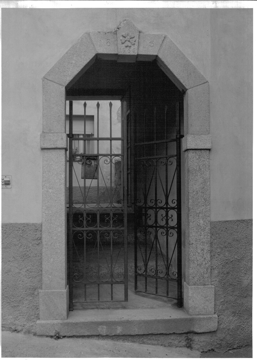 portale, opera isolata - bottega lombarda (prima metà sec. XIX)