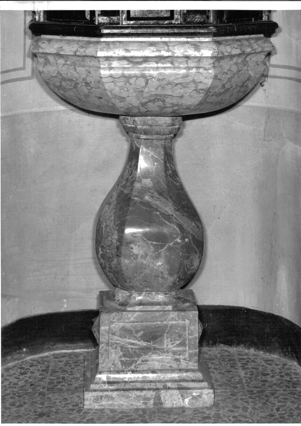 fonte battesimale - a fusto - bottega lombarda (sec. XVII)