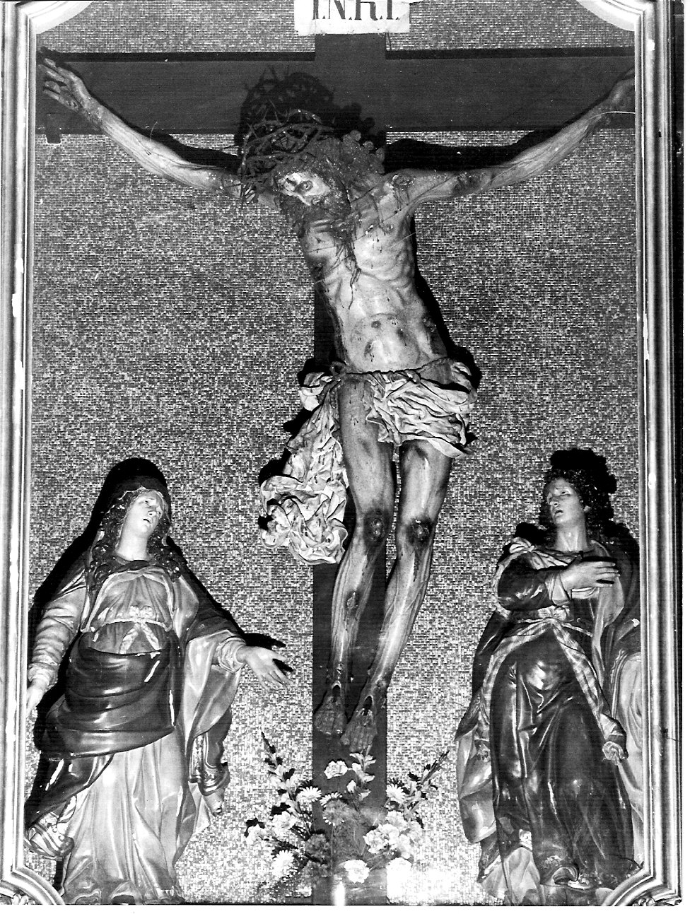crocifissione di Cristo (gruppo scultoreo, complesso decorativo) di Calabrese Giovanni (sec. XVII)