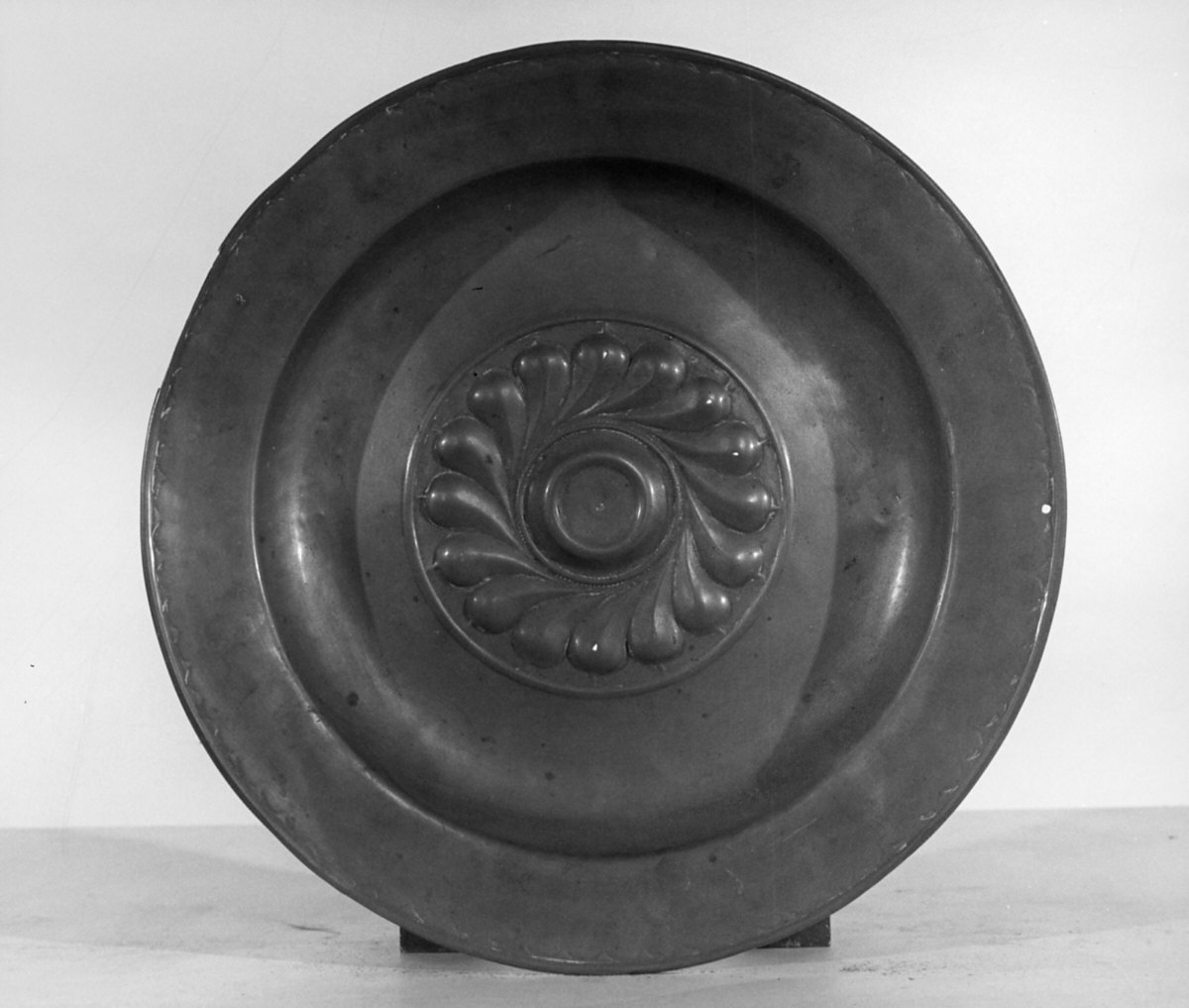 piatto per elemosine, opera isolata - bottega lombarda (sec. XVII)