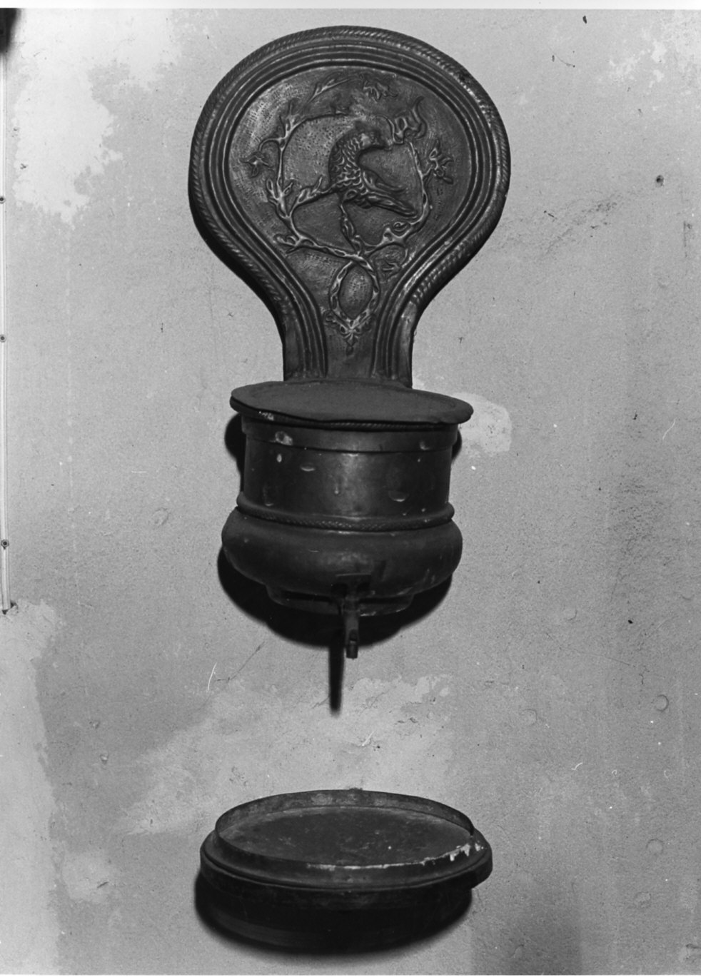 acquasantiera pensile, opera isolata - bottega lombarda (sec. XIX)