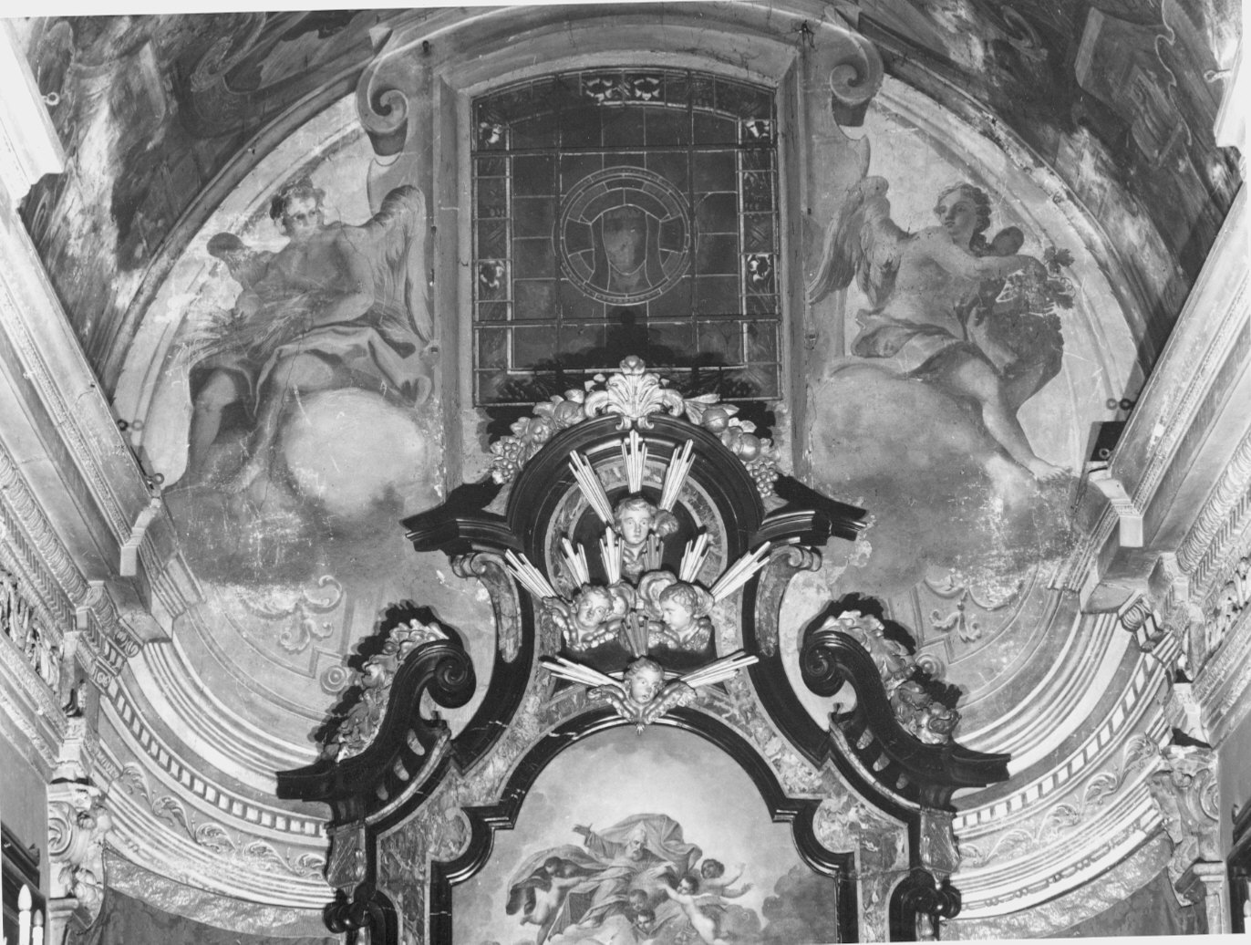 angeli con simboli eucaristici (dipinto murale, elemento d'insieme) di Bianchi Pietro detto Bustino (attribuito) (primo quarto sec. XVIII)