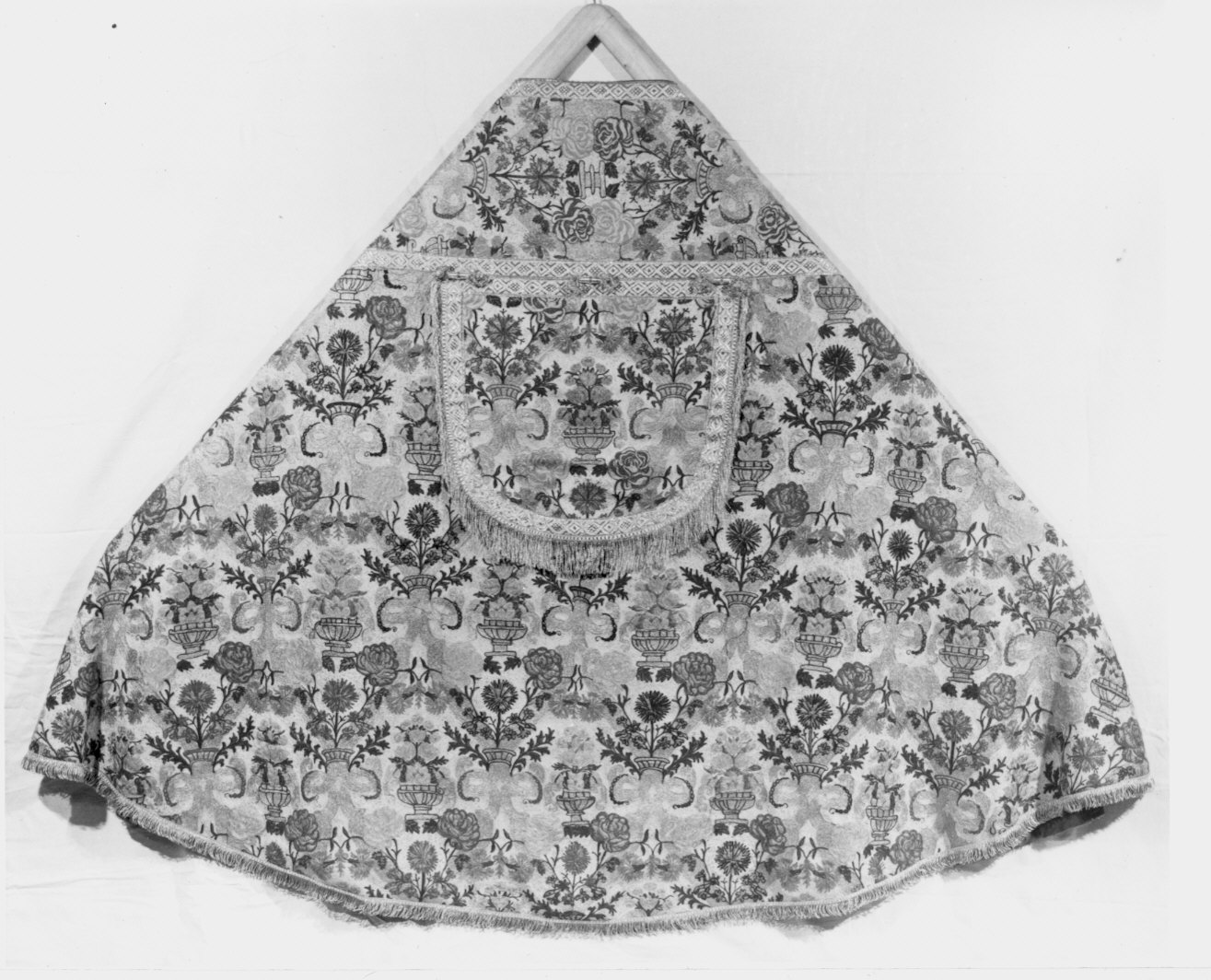 piviale, opera isolata - manifattura lombarda (sec. XVIII)