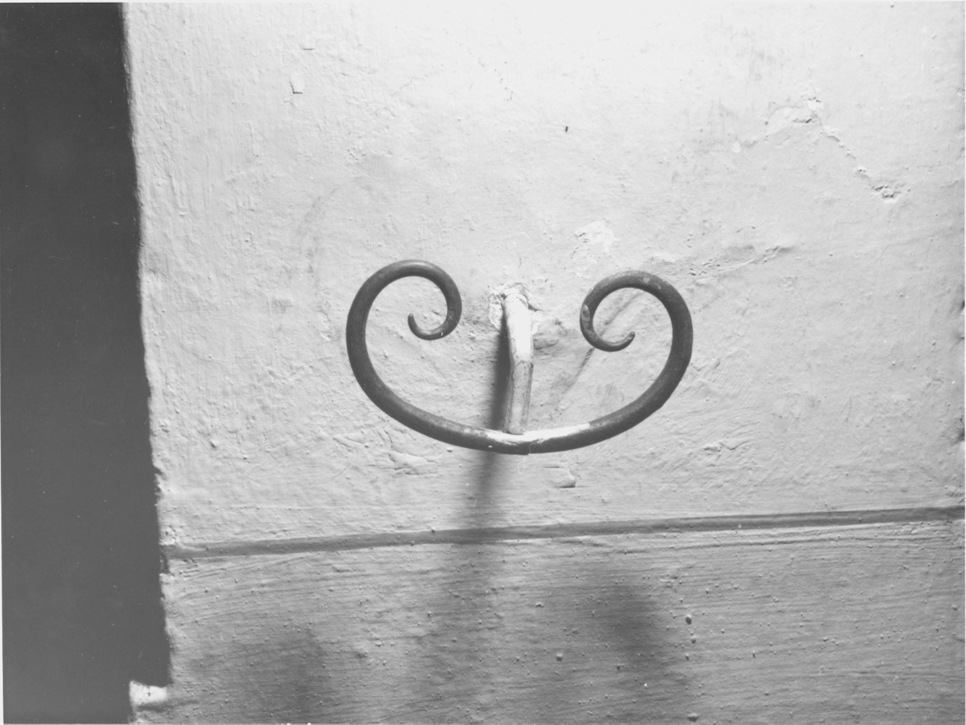 attaccapanni - da parete, coppia - bottega lombarda (sec. XVIII)