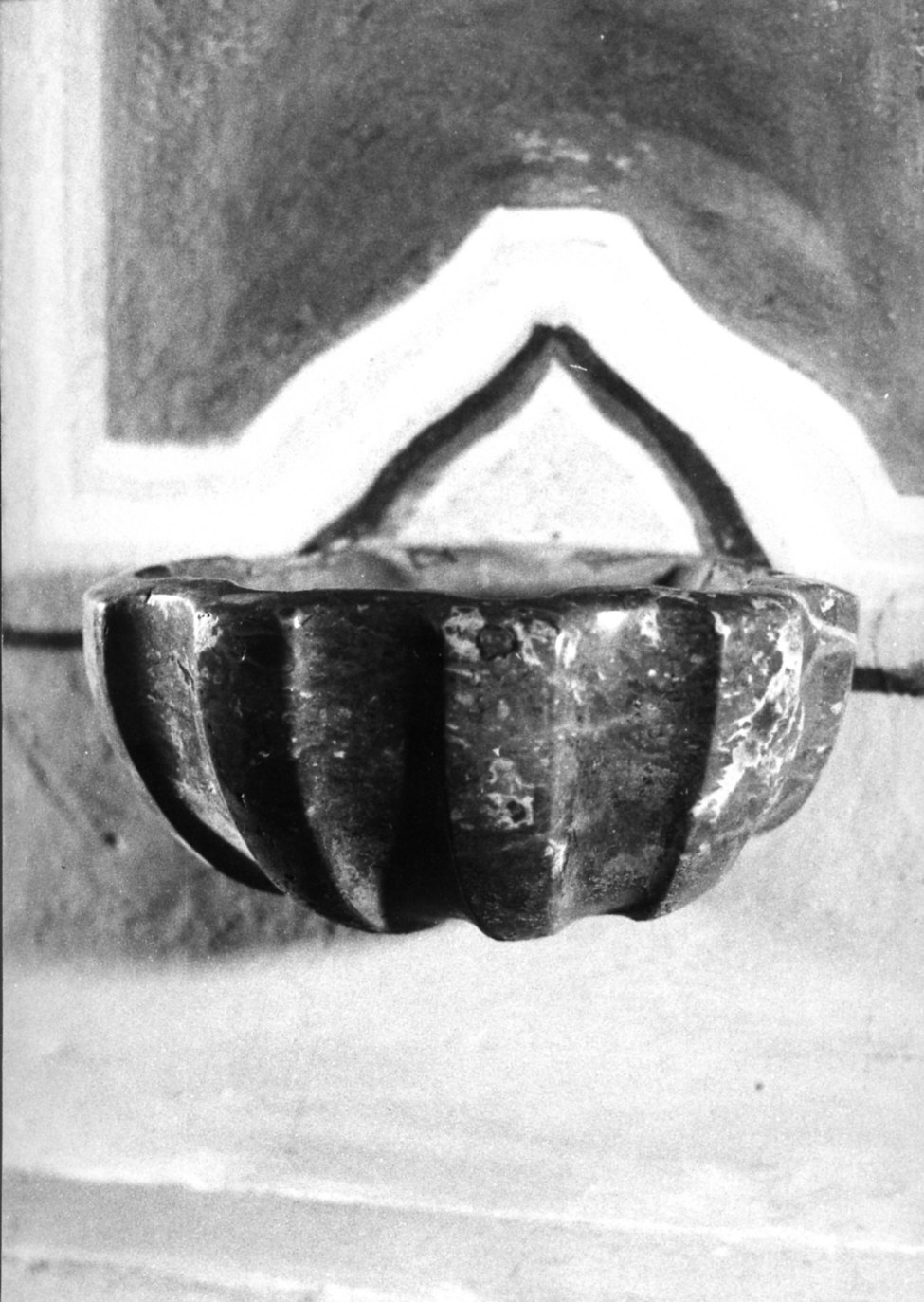 acquasantiera - da parete, opera isolata - bottega lombarda (inizio sec. XVIII)