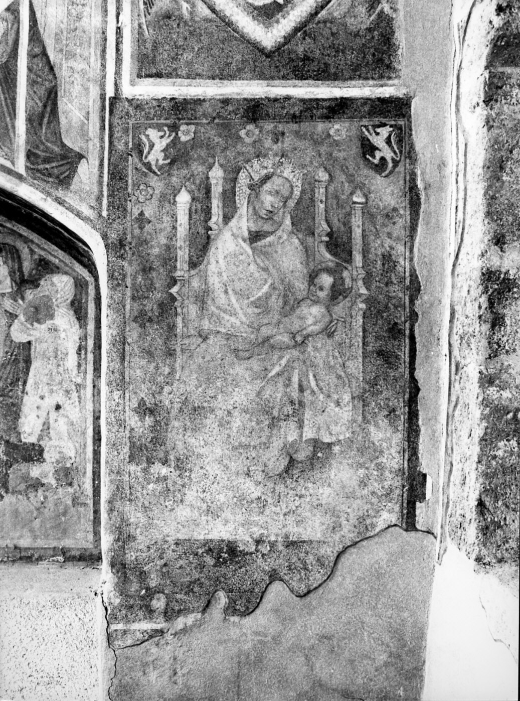 Madonna in trono con Bambino (dipinto murale, opera isolata) - ambito lombardo (secondo quarto sec. XV)