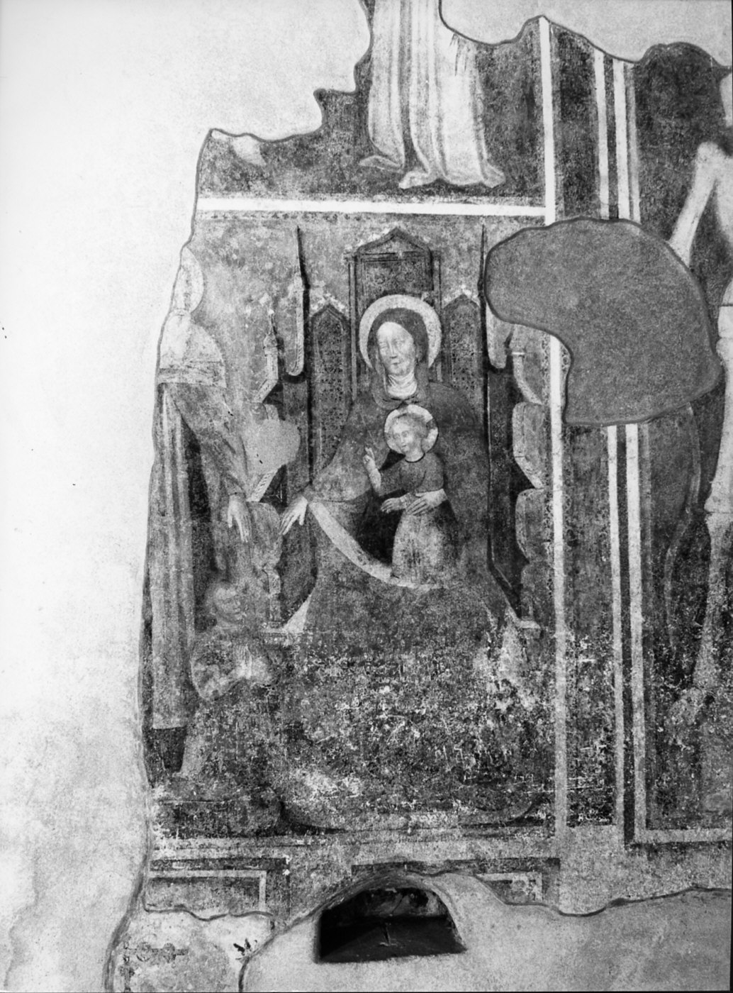 Madonna con Bambino, S. Antonio Abate e devoto (dipinto murale, opera isolata) - ambito lombardo (secondo quarto sec. XV)