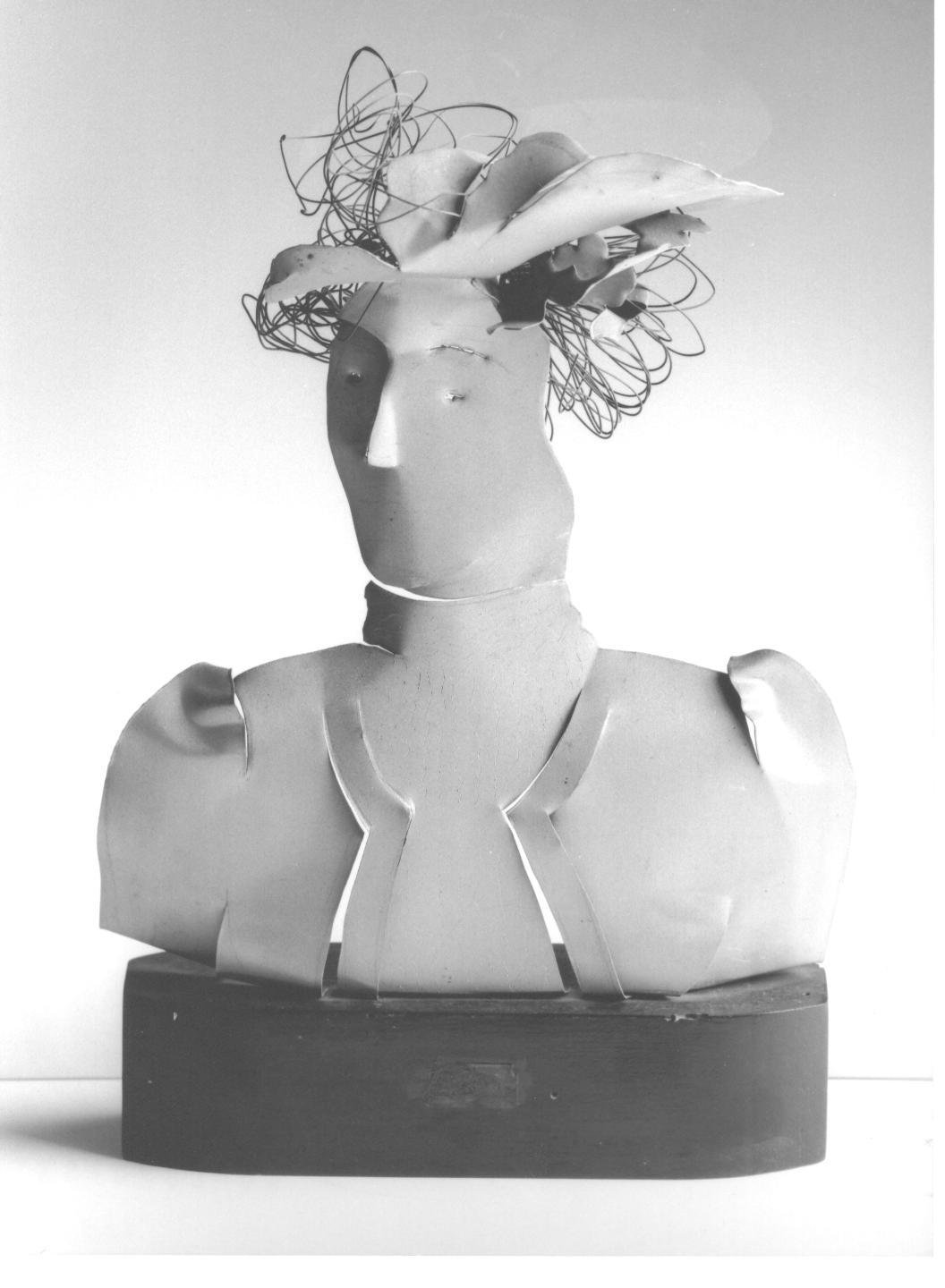 Signora provinciale, busto femminile (scultura, opera isolata) di Cassolo Bracchi Regina (attribuito) (sec. XX)
