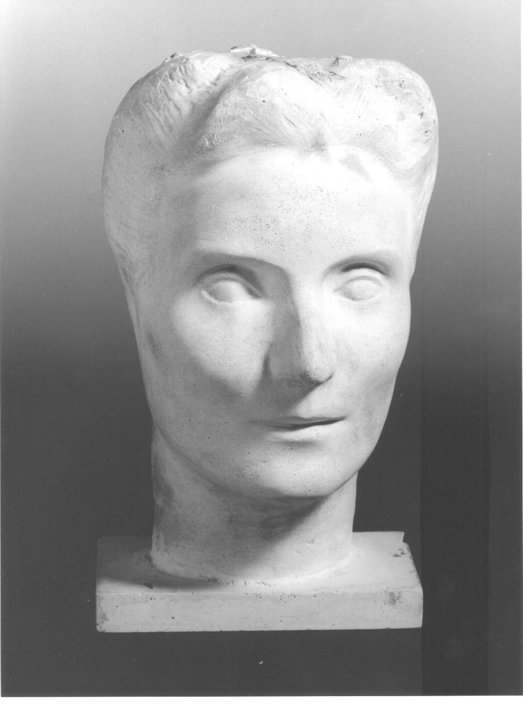 Testa femminile (scultura, opera isolata) di Cassolo Bracchi Regina (attribuito) (sec. XX)