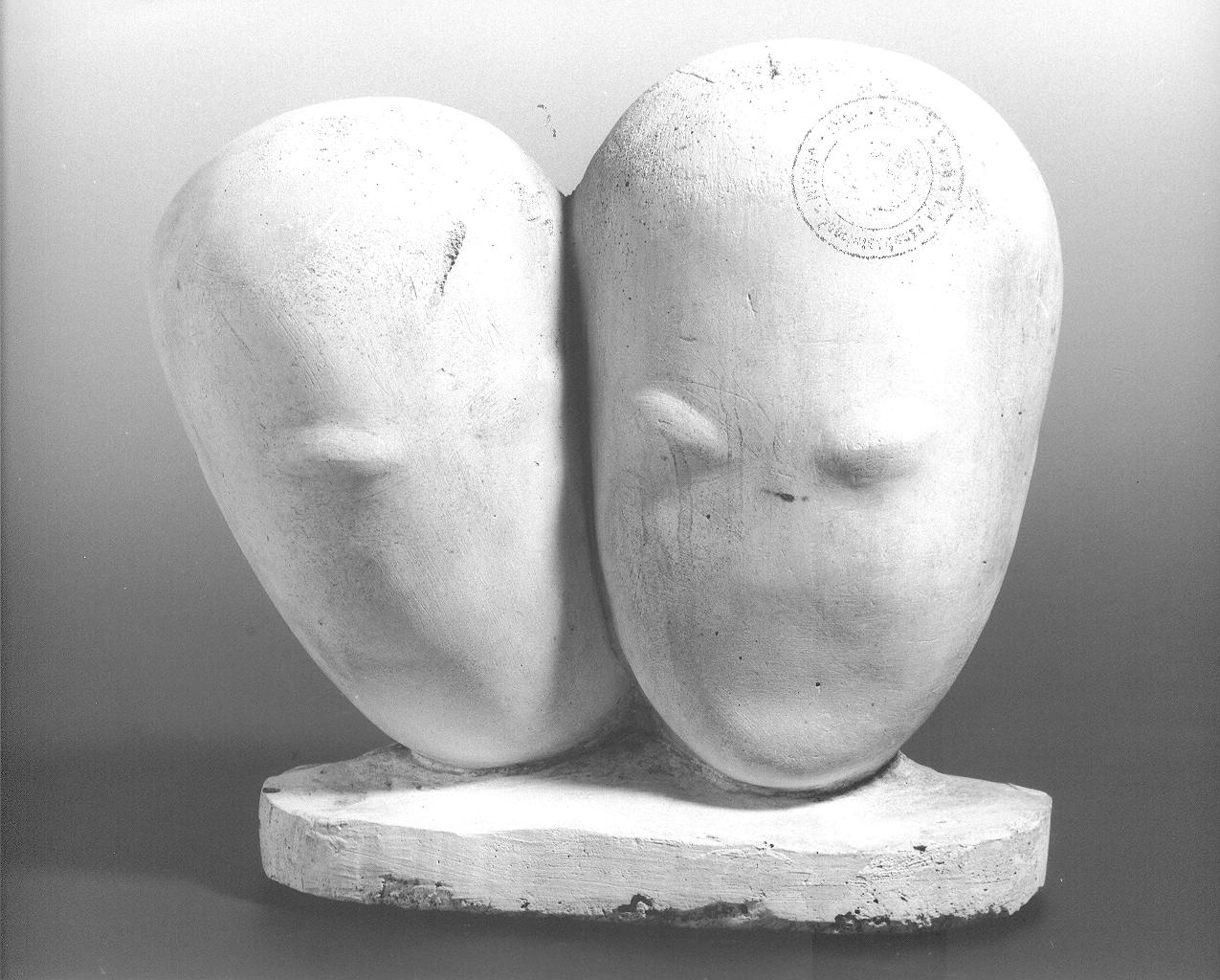 Testine accoppiate (scultura, opera isolata) di Cassolo Bracchi Regina (attribuito) (sec. XX)