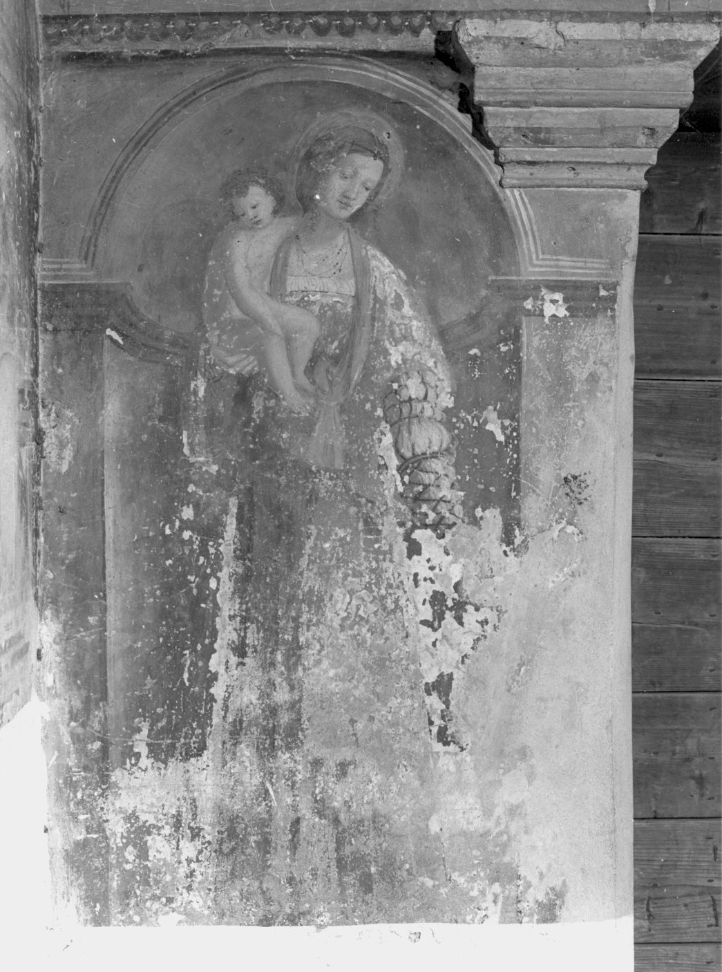 Carità (?) (dipinto murale, elemento d'insieme) di Pezzi Domenico (attribuito) (primo quarto sec. XVI)
