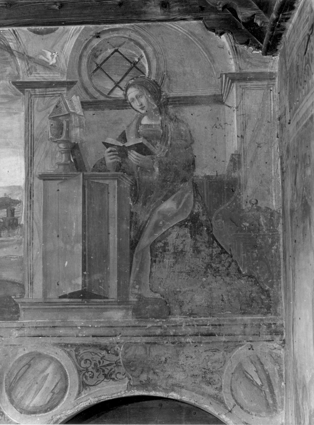 Madonna annunciata (dipinto murale, elemento d'insieme) di Pezzi Domenico (attribuito) (primo quarto sec. XVI)