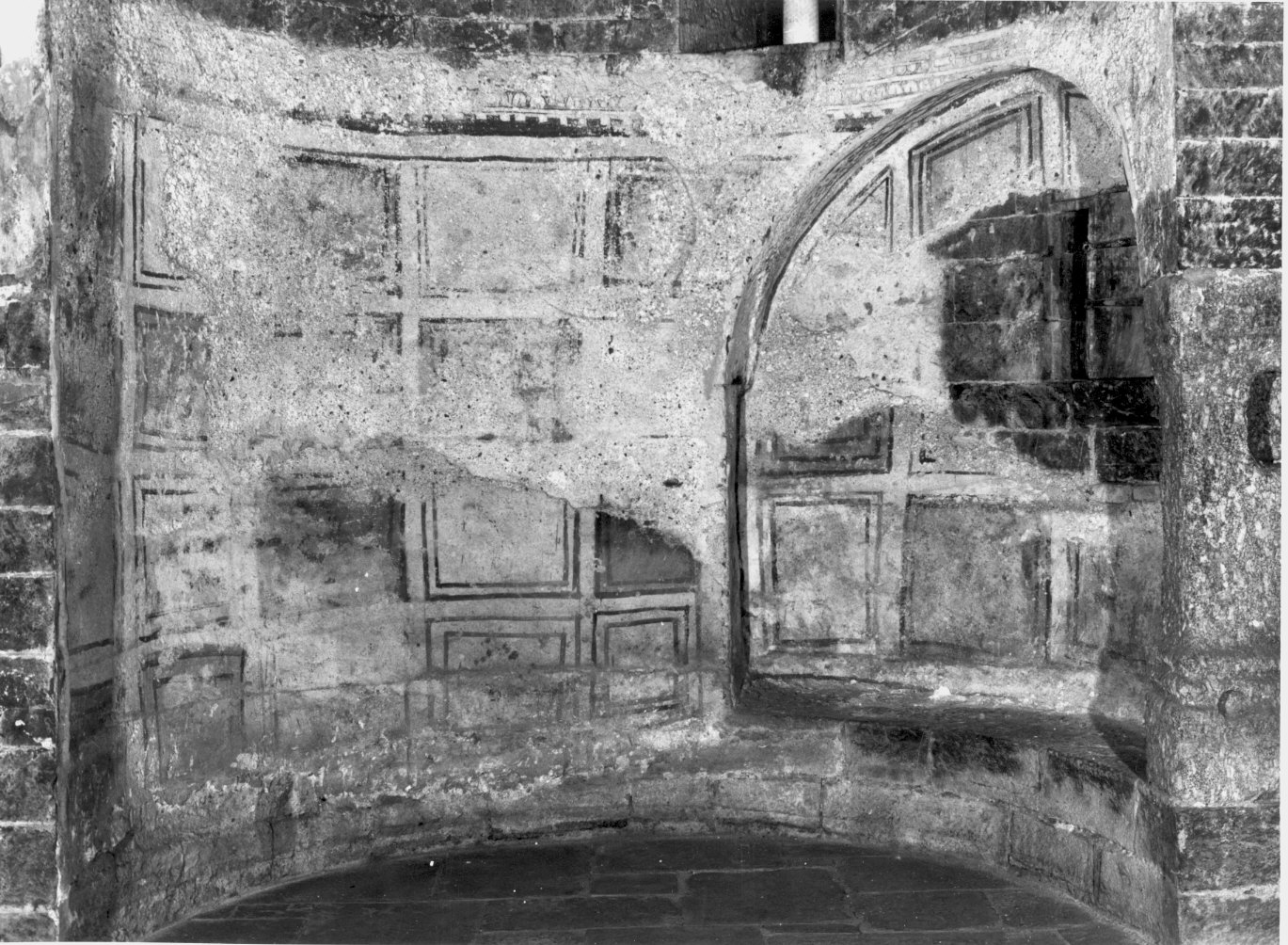 motivi decorativi (dipinto murale) - ambito lombardo (sec. XIV)