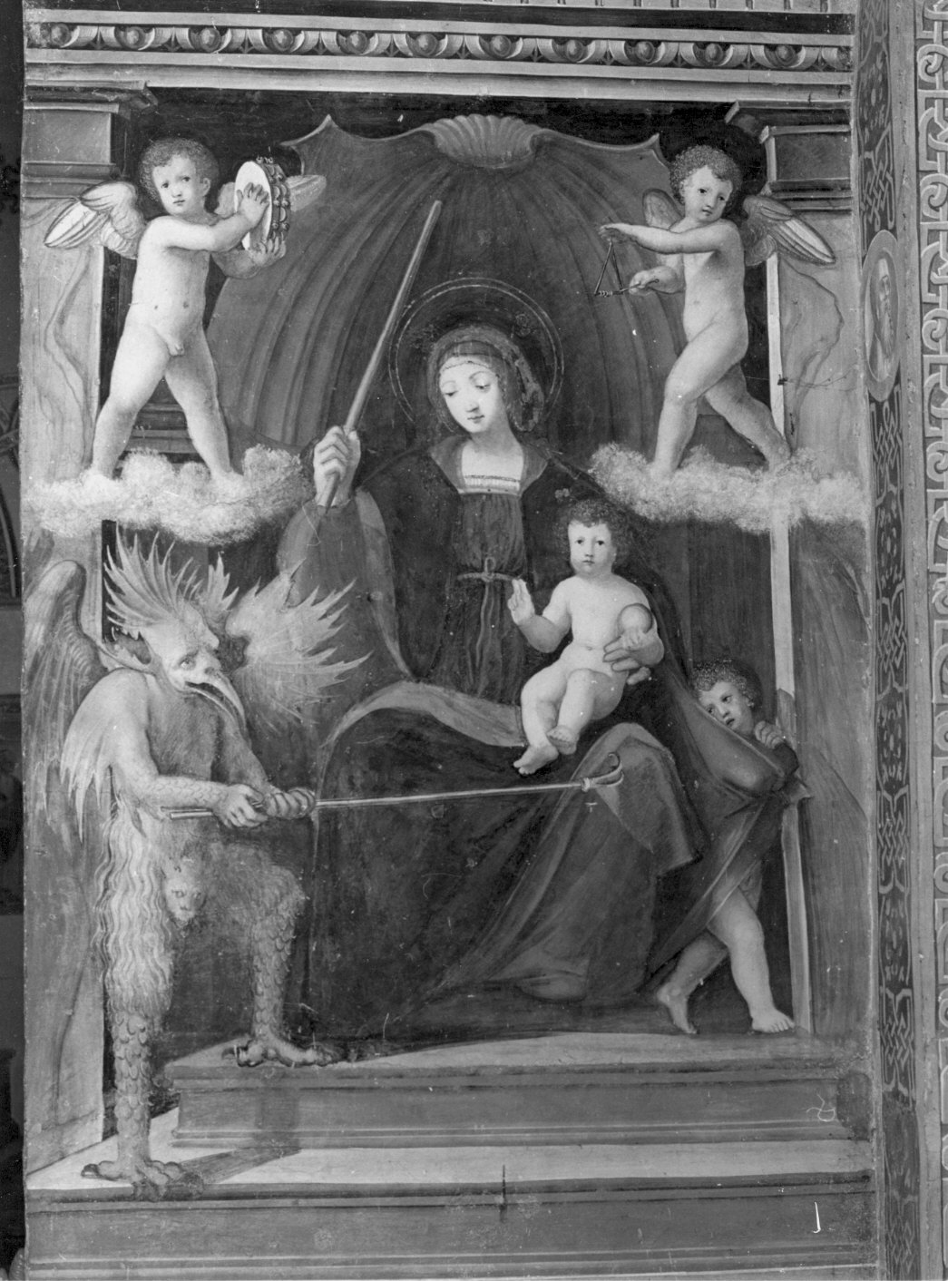 Madonna con Bambino e santi (dipinto murale, ciclo) di Pezzi Domenico (attribuito) (sec. XVI)