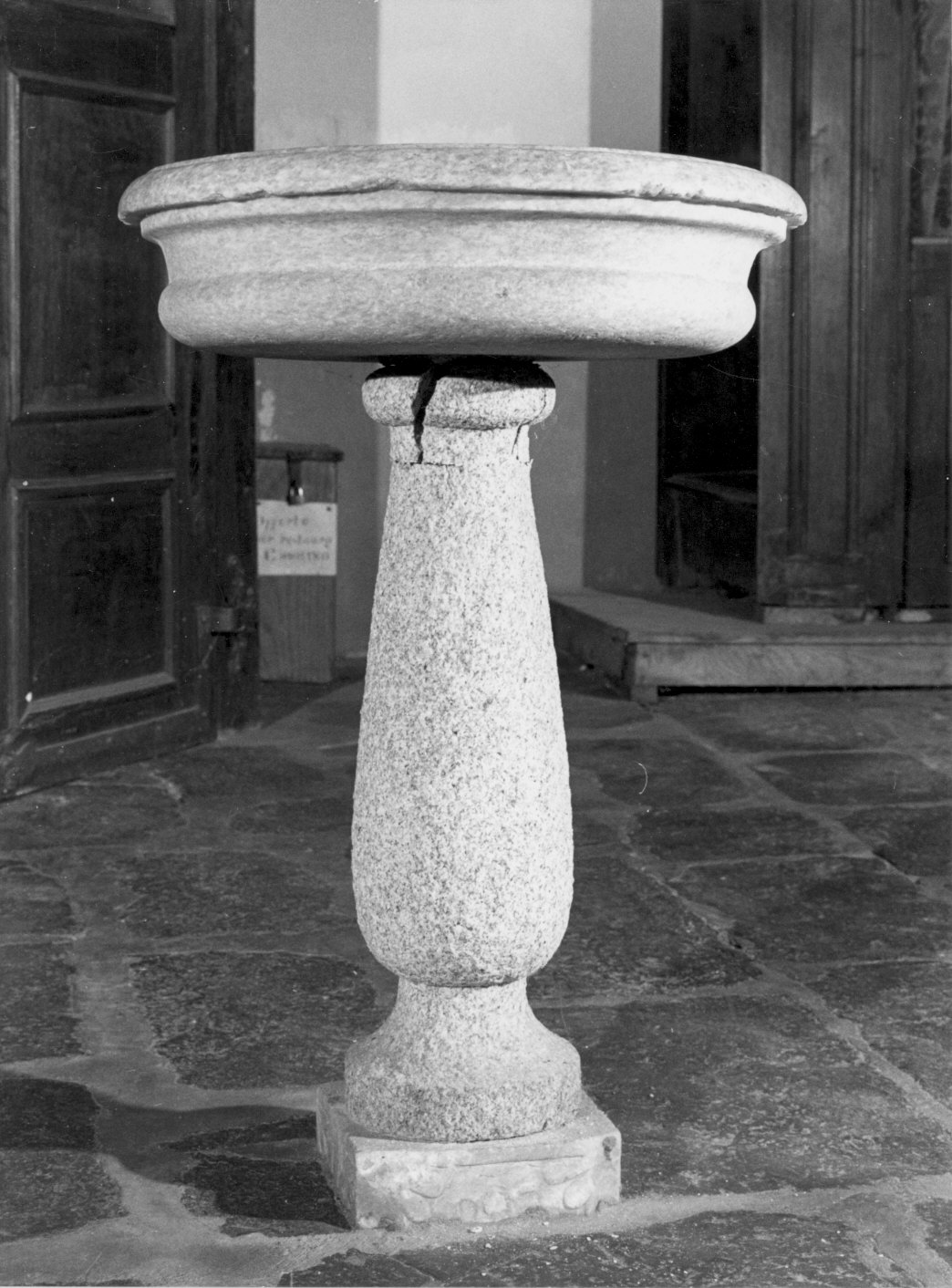 acquasantiera - a fusto - bottega lombarda (sec. XVIII)