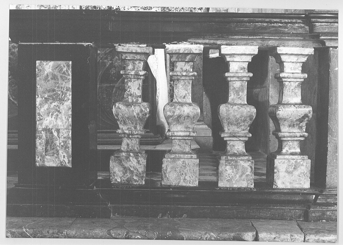 balaustrata di cappella, opera isolata - bottega lombarda (fine/inizio secc. XVII/ XVIII)