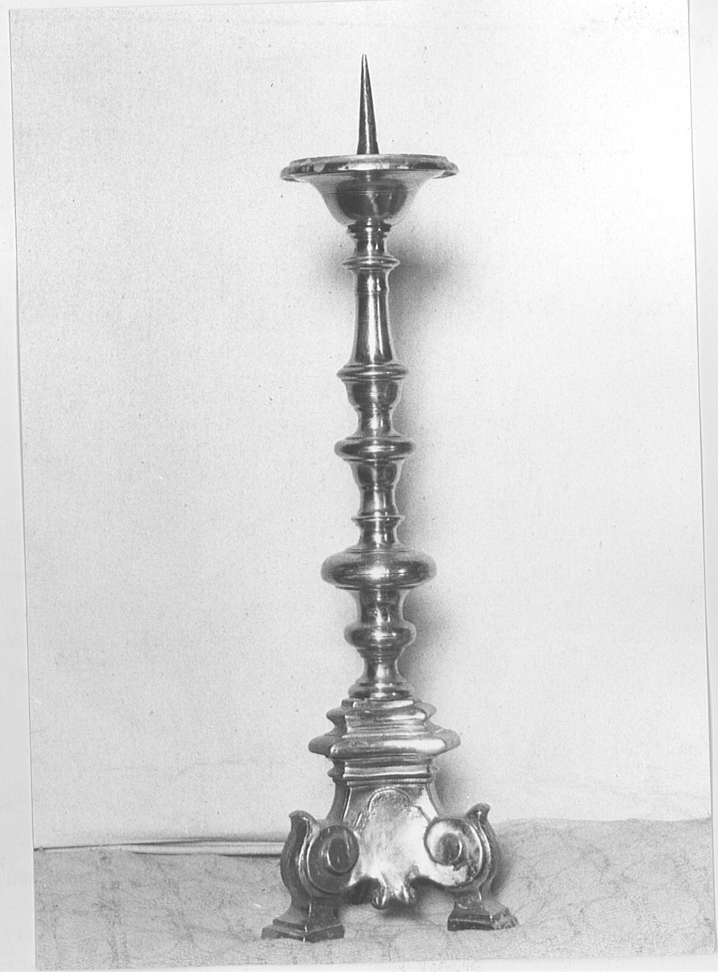 candeliere d'altare, serie - bottega lombarda (sec. XVIII)