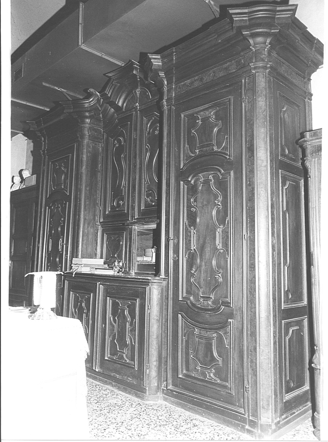 armadio da sacrestia, opera isolata - bottega lombarda (sec. XVIII)