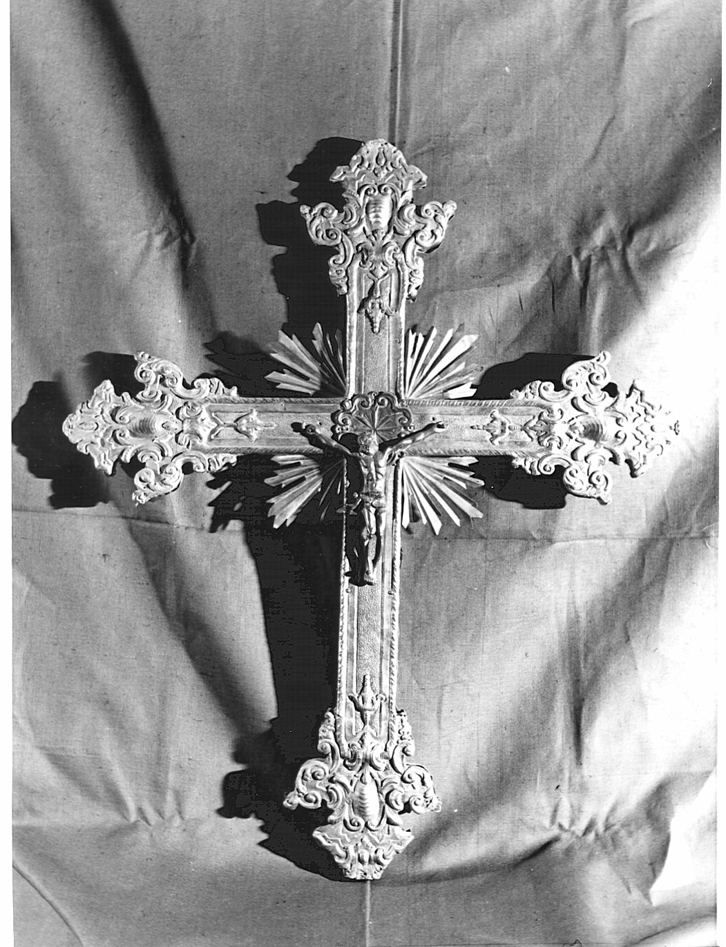 croce processionale, opera isolata - bottega lombarda (seconda metà sec. XVIII)