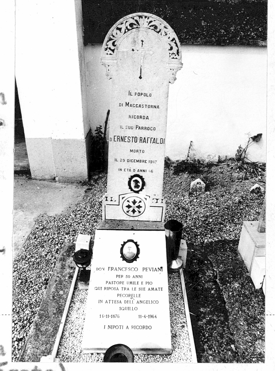 lapide, elemento d'insieme - bottega lombarda (prima metà sec. XX)