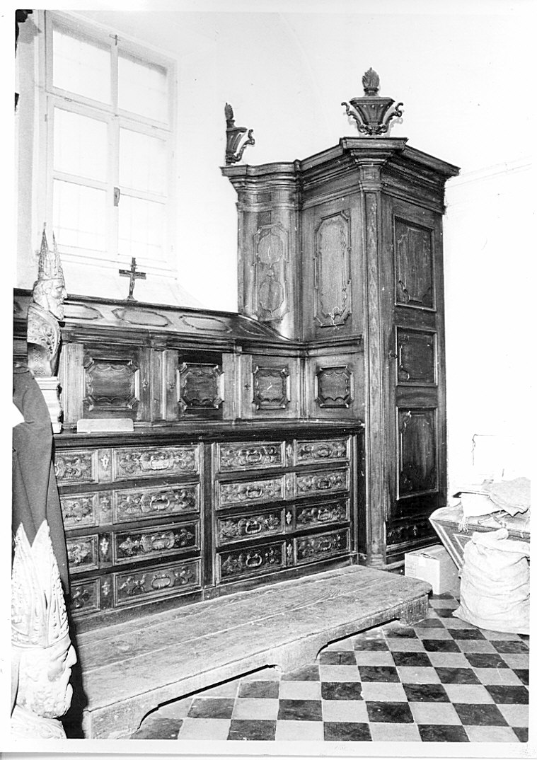 armadio - ambito lombardo (fine/inizio secc. XVII/ XVIII)