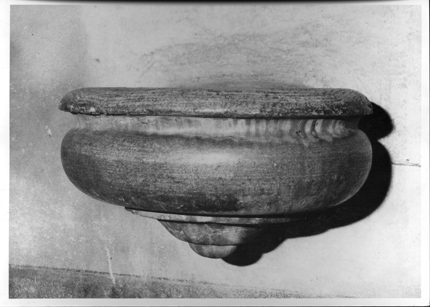 acquasantiera, opera isolata - bottega lombarda (sec. XVII)