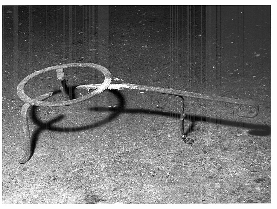 Non rilevato (treppiede da camino) - bottega vigevanese (sec. XX)