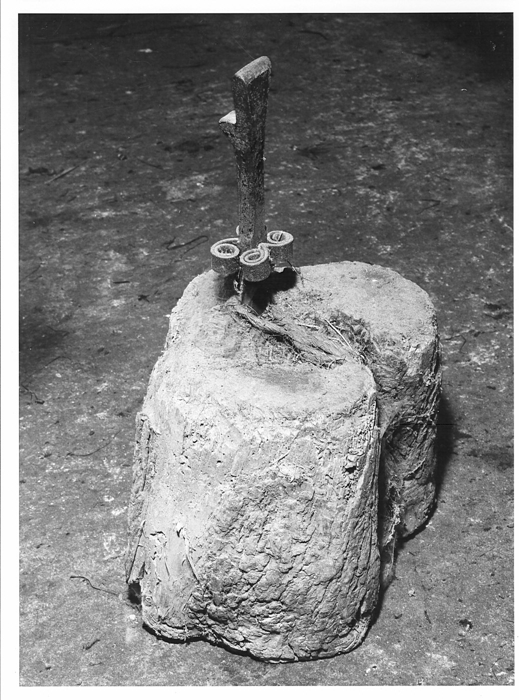 Non rilevato (incudine da falce) - bottega vigevanese (sec. XX)