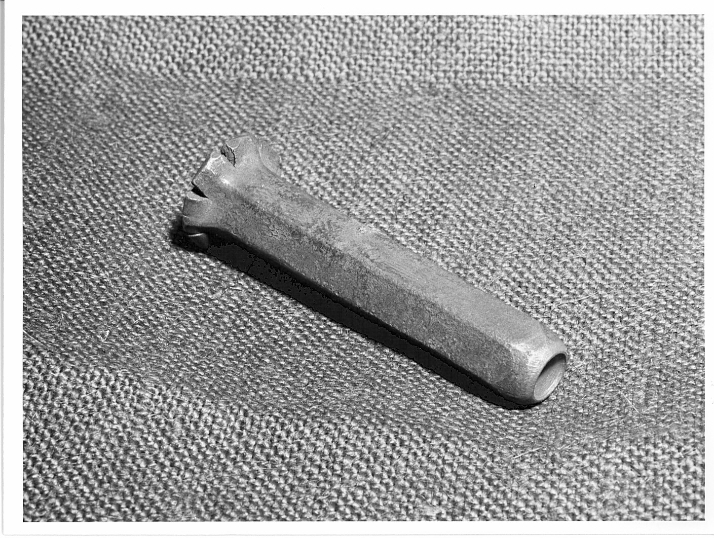 Non rilevato (punzone per ribattere) - bottega vigevanese (sec. XX)