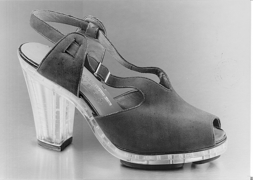 Non rilevato (scarpa femminile) - manifattura (1940/ 1942)