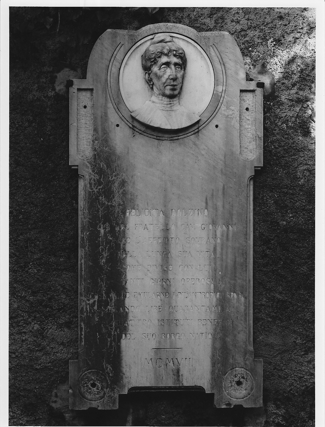 monumento funebre - a lastra, opera isolata - bottega valtellinese (sec. XX)