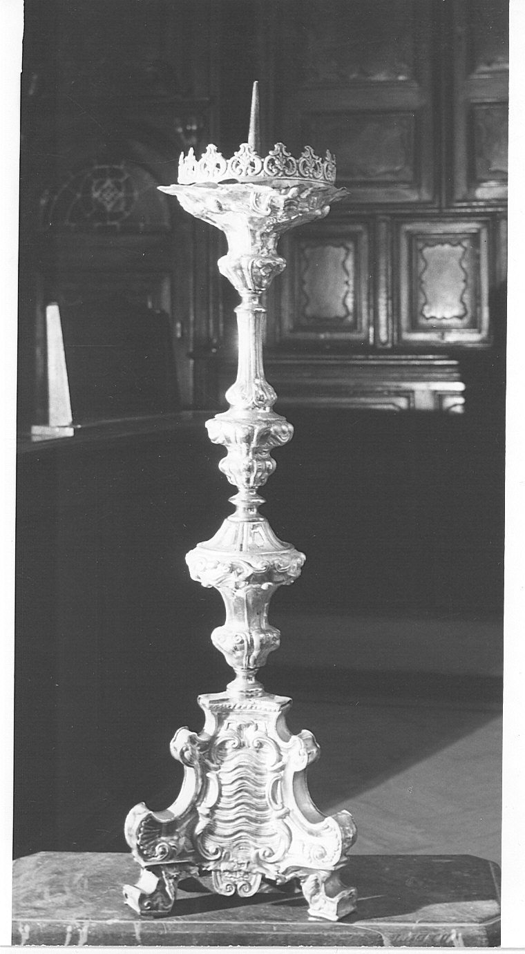 candeliere d'altare, serie - bottega lombarda (sec. XVIII)