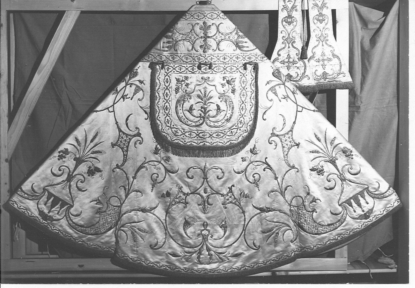 paramento liturgico - in terzo - manifattura lombarda (seconda metà sec. XIX)