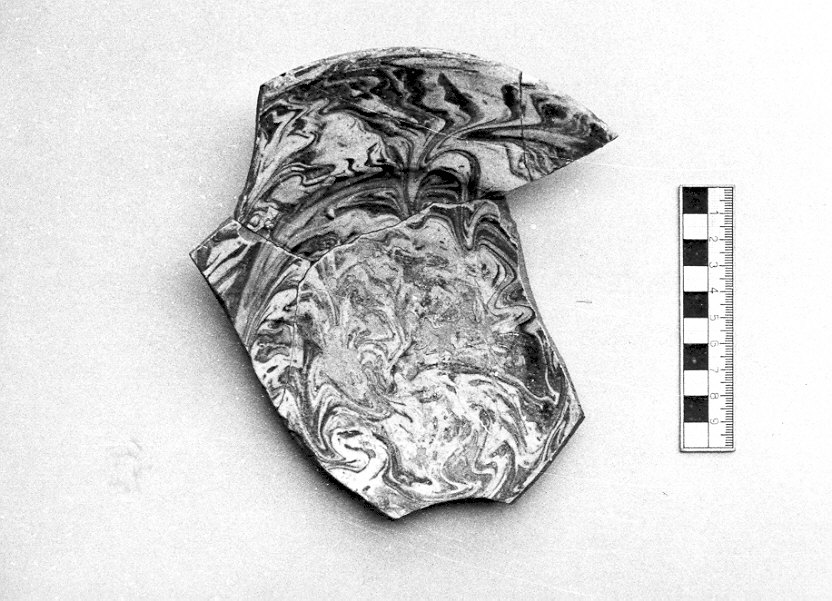 piatto, frammento - manifattura pavese (sec. XVI)