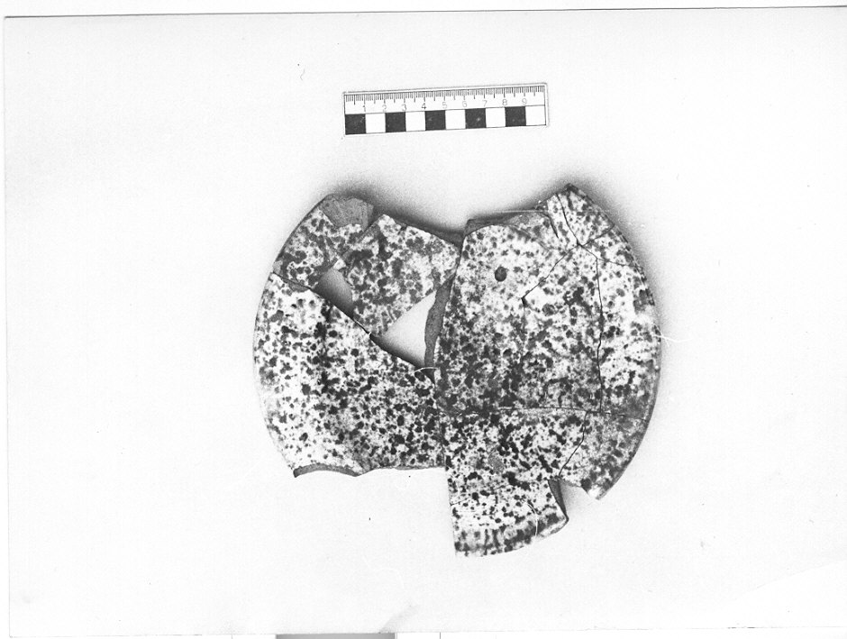 piatto, frammento - manifattura pavese (sec. XVI)